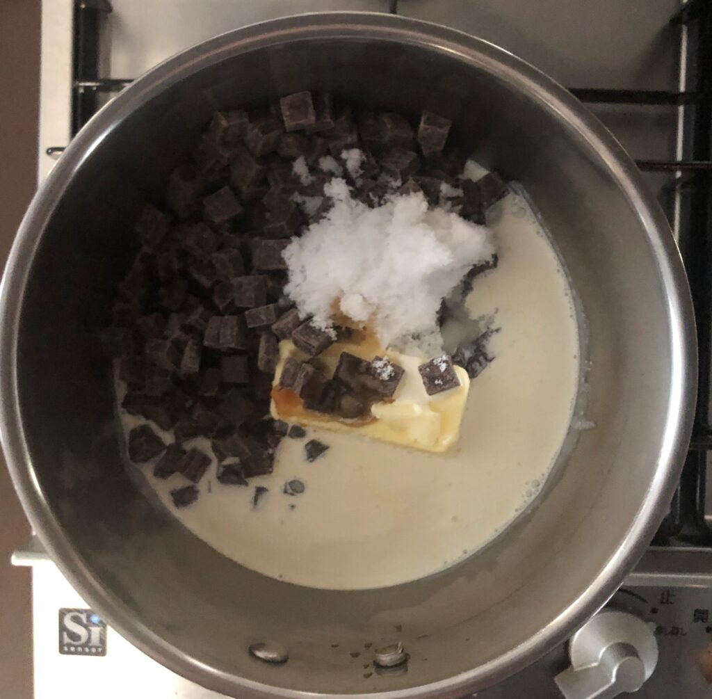 チョコレートレイヤーケーキ