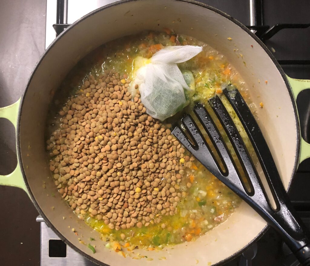 レンズ豆の煮込みとポーチドエッグ