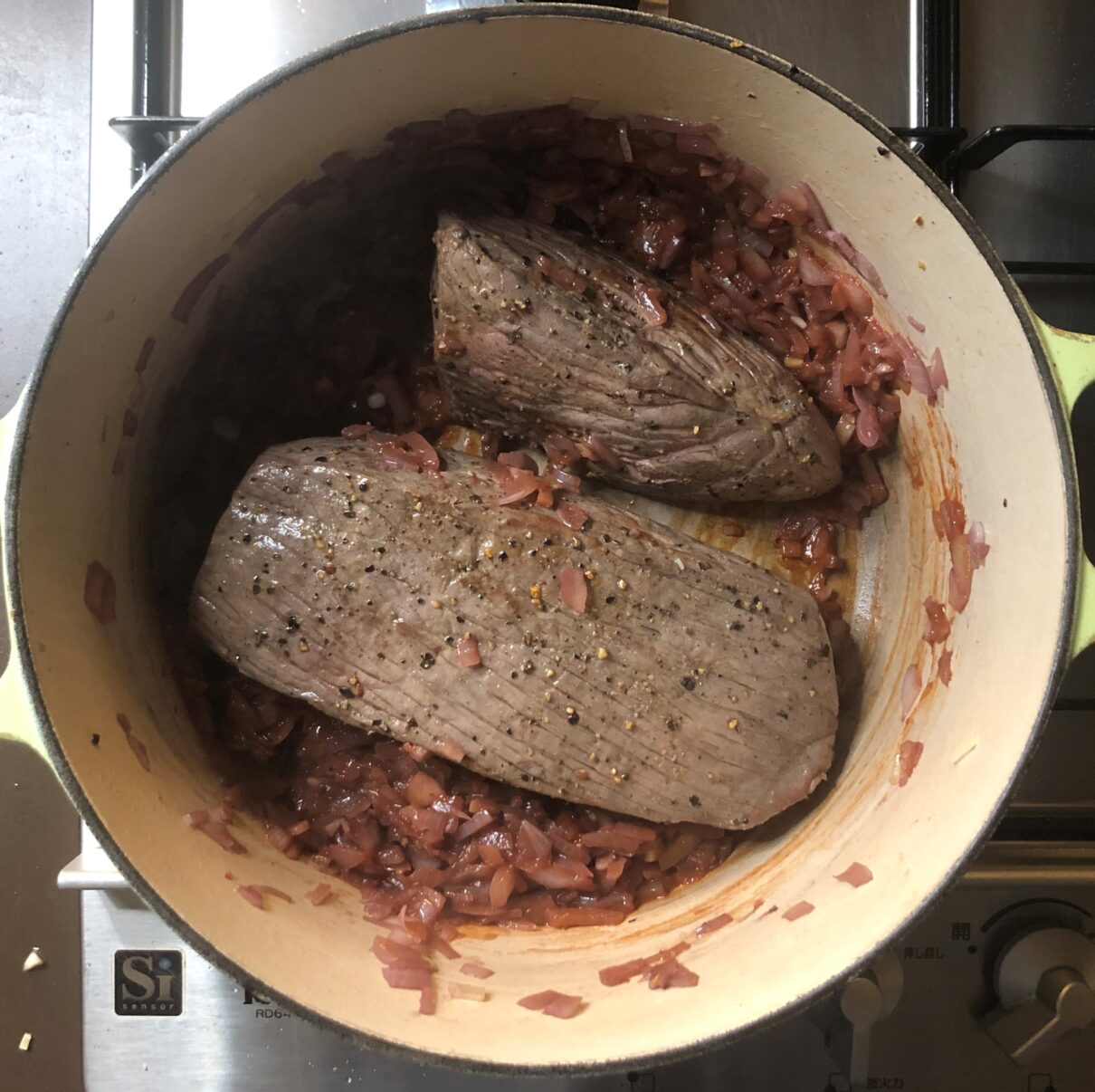 クロックポットで作る風味豊かなビーフポットローストのレシピ