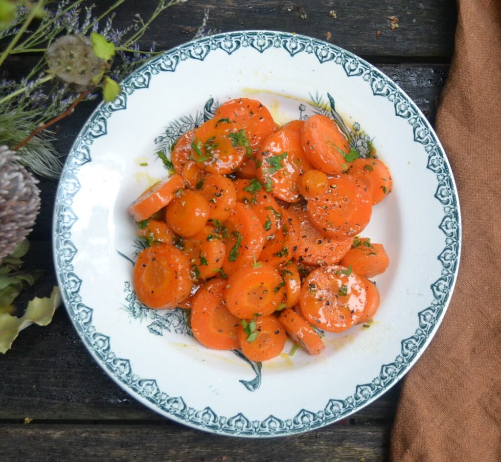 キャロットオレンジ色のアンティークの器 orange-glazed-carrots-11-