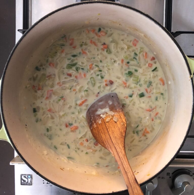 スロークッカーの葬儀用ポテト（ハッシュブラウンキャセロール）のレシピ