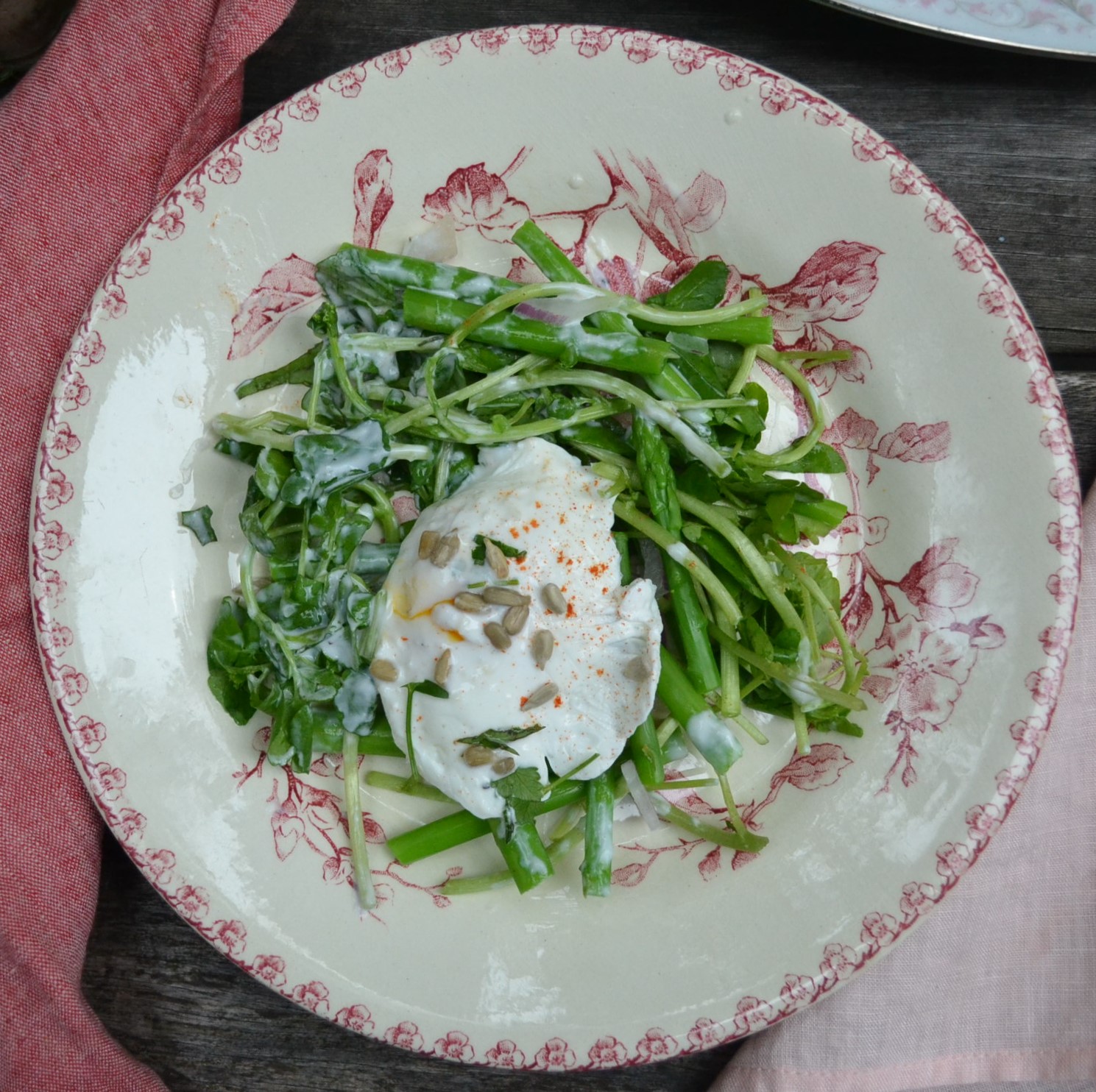 Poached Egg Salad with Yogurt Dressing ポーチドエッグとヨーグルトドレッシングのサラダ US